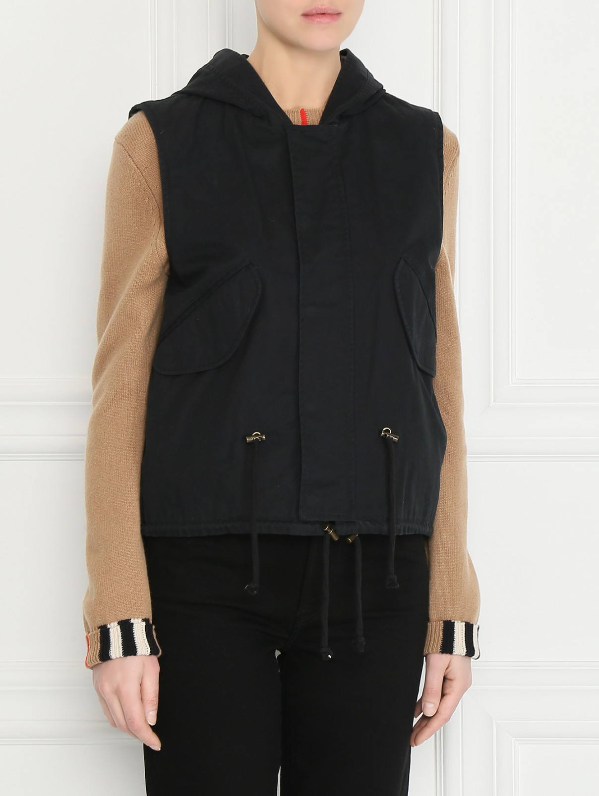 Жилет на молнии с капюшоном Alessandra Chamonix  –  МодельВерхНиз  – Цвет:  Черный