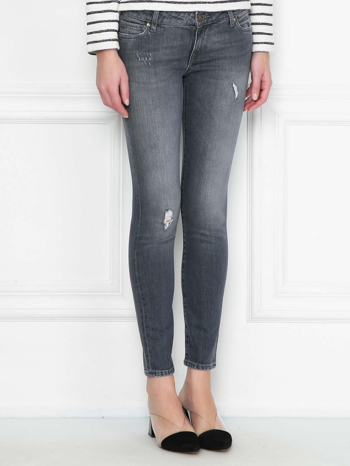 Укороченные джинсы с потертостями True NYC  –  МодельВерхНиз  – Цвет:  Серый