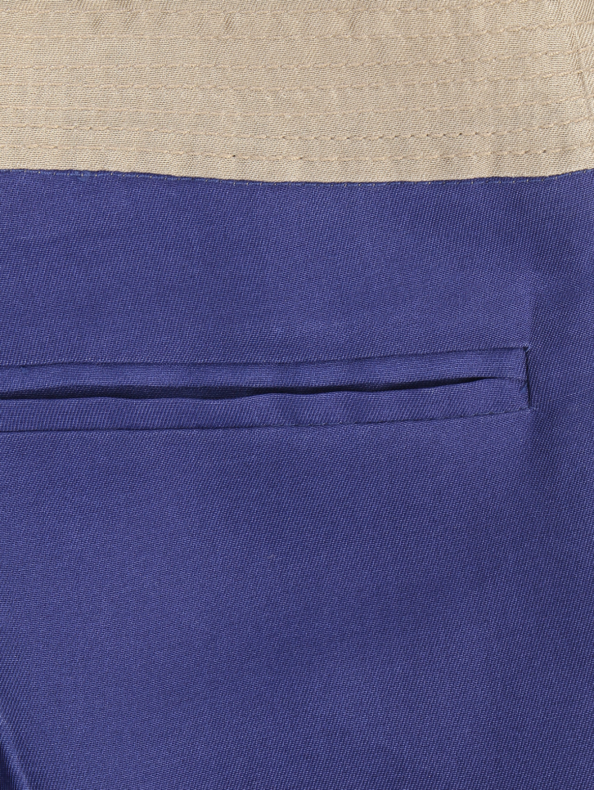 Укороченные брюки  из шелка с контрастным поясом Maurizio Pecoraro  –  Деталь  – Цвет:  Фиолетовый