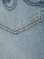 узкие джинсы с потертостями AG Jeans  –  Деталь